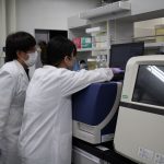 https://www.ksys.me.kyoto-u.ac.jp/wp-content/uploads/2023/06/Plate-reader-shrunk-scaled.jpg